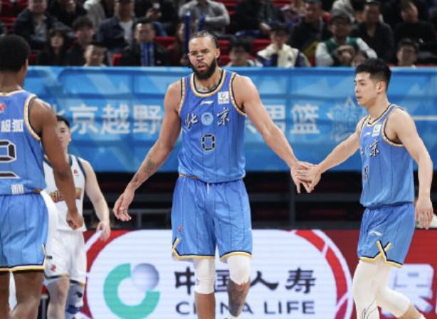 万向娱乐App-北京新援麦基组超级球队：保罗+布克+汤普森+詹姆斯+库里中锋