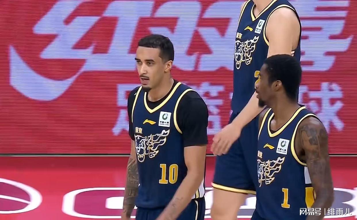 万向娱乐-恭喜杜锋！广东队迎来内线补强机会，美国男篮主力中锋可能加盟？