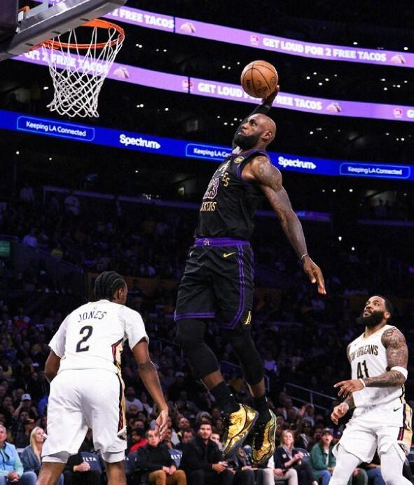 万向娱乐客户端-三连胜！东契奇27+10+7，詹姆斯21分，湖人末节发力110-101鹈鹕