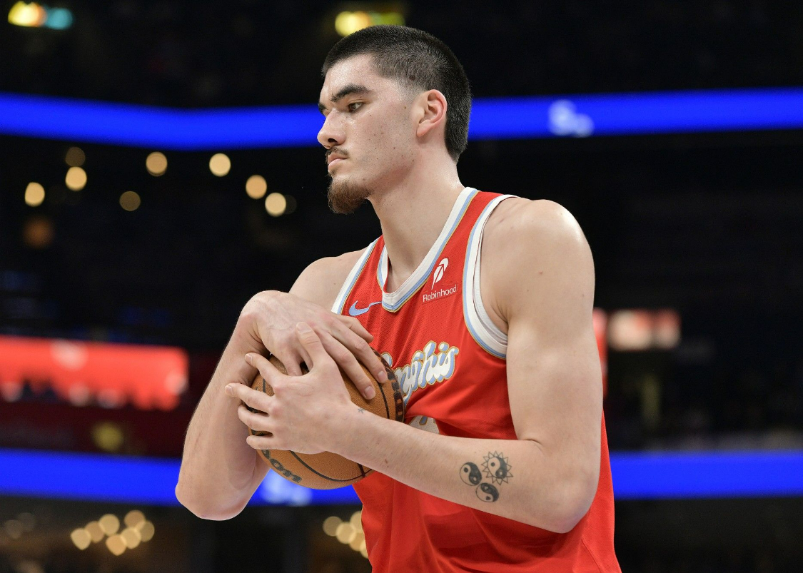 万向娱乐平台-赛季报销！应力性骨折，2米21巨人陨落，一年2次手术啊，真倒霉