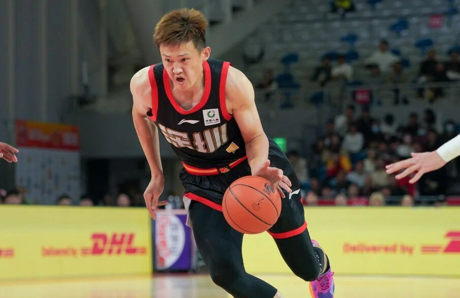 万向娱乐平台-周鹏1000三分里程碑CBA历史第14人 深圳大胜同曦夺4连胜